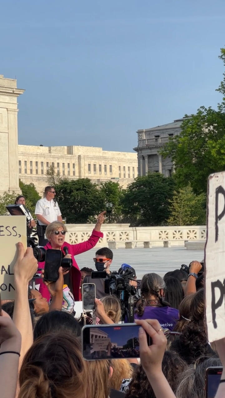 Sen. Elizabeth Warren speaks to crowd outside SCOTUS 4/3/22